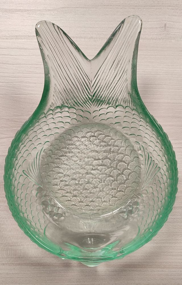 Ciotola in vetro a forma di pesce