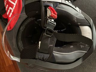 Casco Thunder 3 Matt Black y guantes