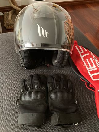 Casco Thunder 3 Matt Black y guantes