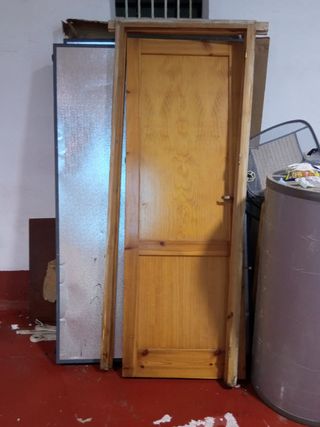 Puerta de paso de madera