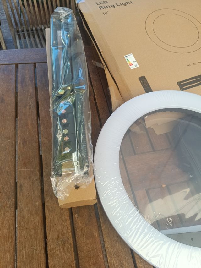 Anillo de luz trípode 18" con mando