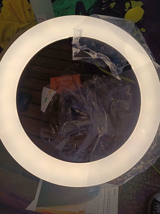 Anillo de luz trípode 18" con mando