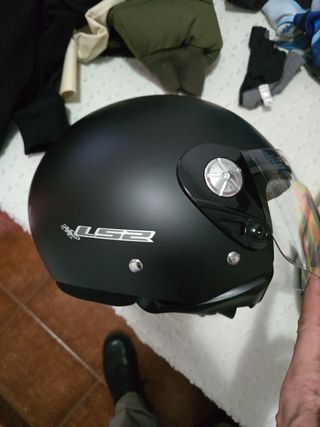 SE VENDE CASCO A ESTRENAR 