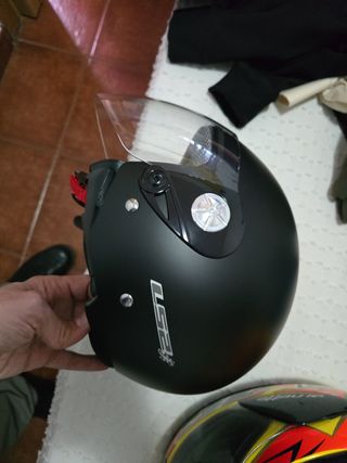 SE VENDE CASCO A ESTRENAR 