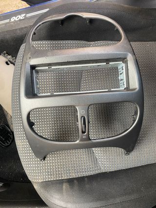 Carcasa radio Peugeot 206