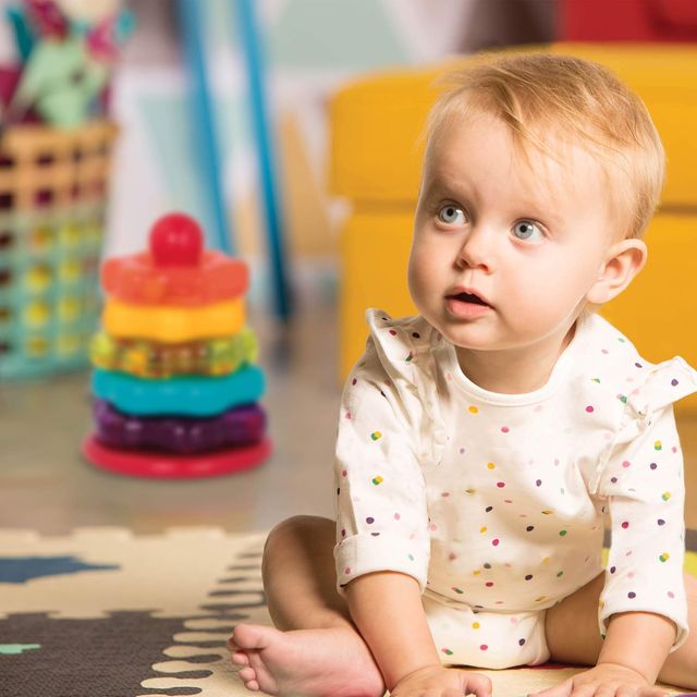 Battat. Juguetes de anillos apilables.