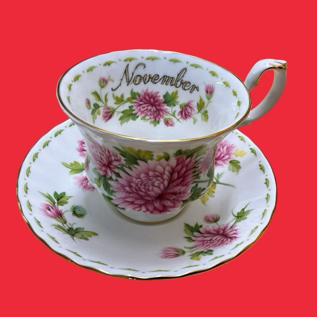 TAZA DE TE Y PLATO DE ROYAL ALBERT MES NOVIEMBRE