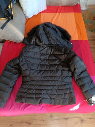 Abrigo plumas y pelo negro mujer ZARA talla XL 