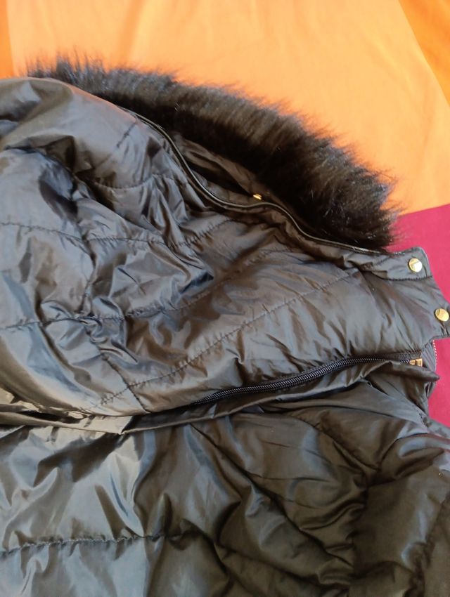 Abrigo plumas y pelo negro mujer ZARA talla XL 