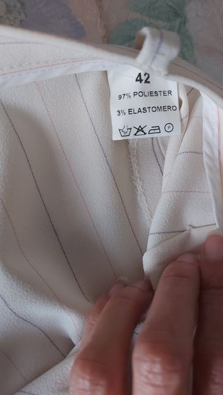 Traje de chaqueta y pantalón nuevo