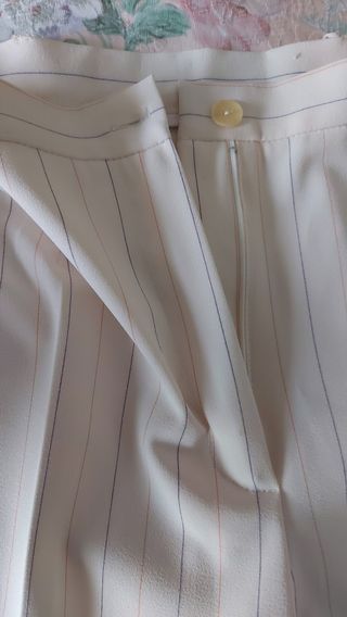 Traje de chaqueta y pantalón nuevo