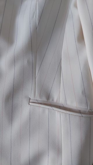 Traje de chaqueta y pantalón nuevo