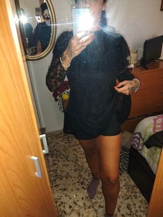 Vestido mono corto encaje negro zara 