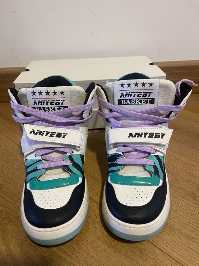 Sneakers AniyeBy