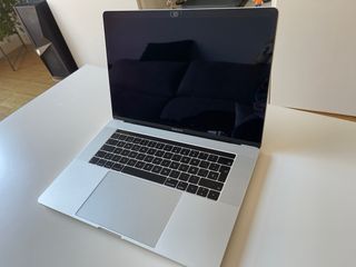 Macbook Pro 15” 2019 Plata