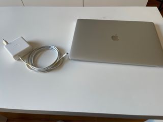 Macbook Pro 15” 2019 Plata