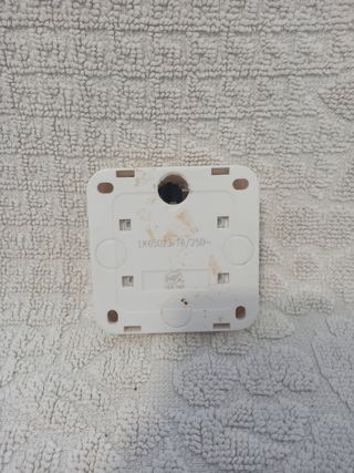 Enchufe con toma tierra