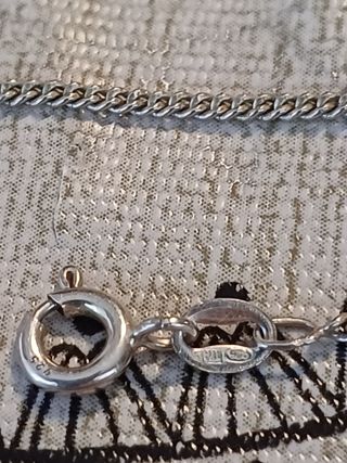 Bonita cadena de plata de ley