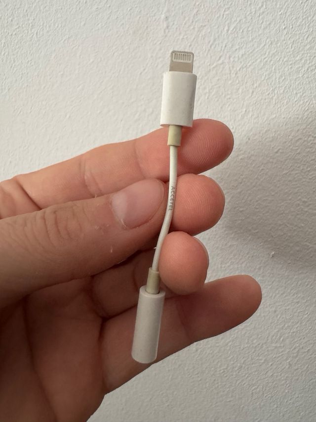 adaptador iphone lightning a jack 3.5 mm