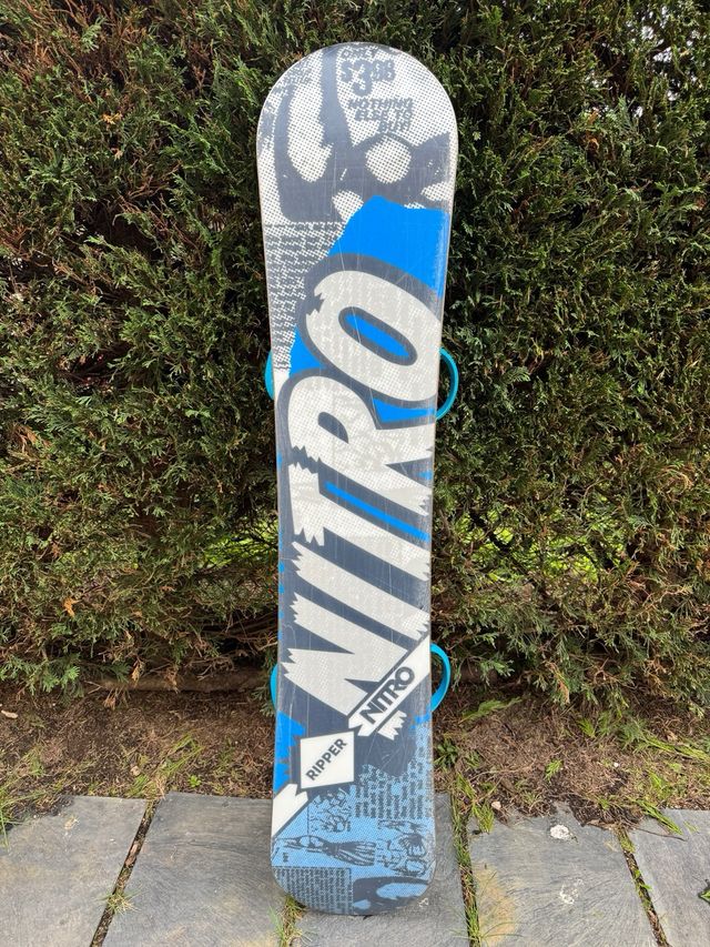 Snowboard para joven 142cm Nitro Ripper + agarres