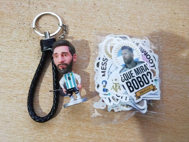Leo Messi lote llavero y pegatinas nuevo