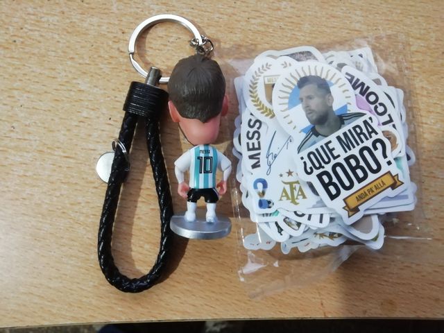 Leo Messi lote llavero y pegatinas nuevo