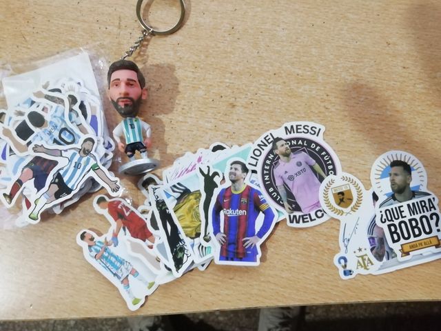 Leo Messi lote llavero y pegatinas nuevo