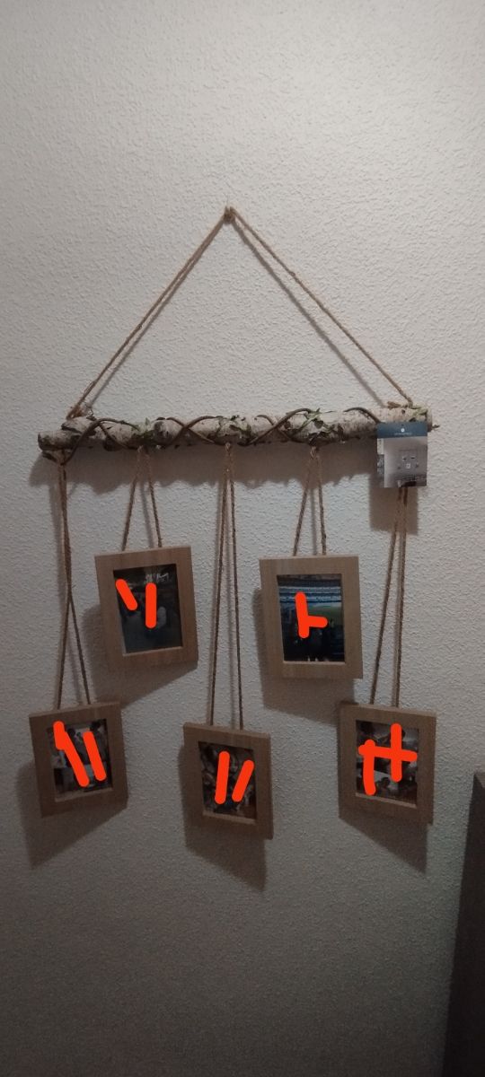 Marco colgante de madera con 5 portafoto