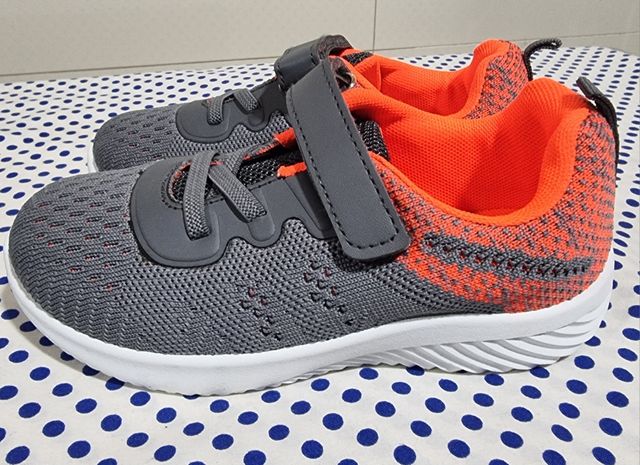 Zapatillas de niño nuevas 27