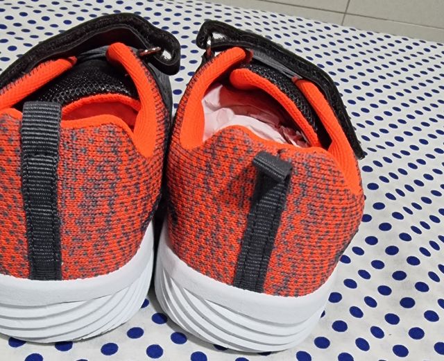 Zapatillas de niño nuevas 27