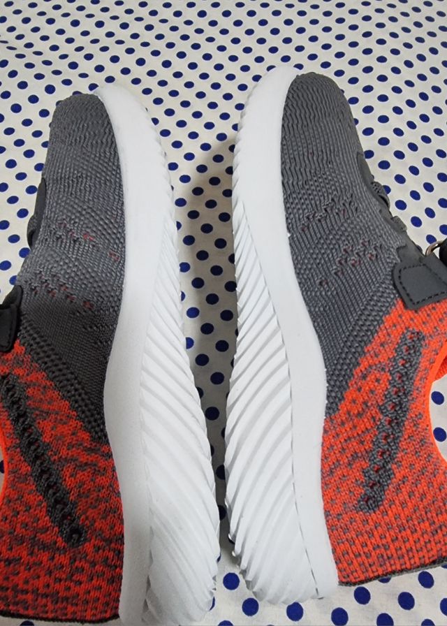 Zapatillas de niño nuevas 27