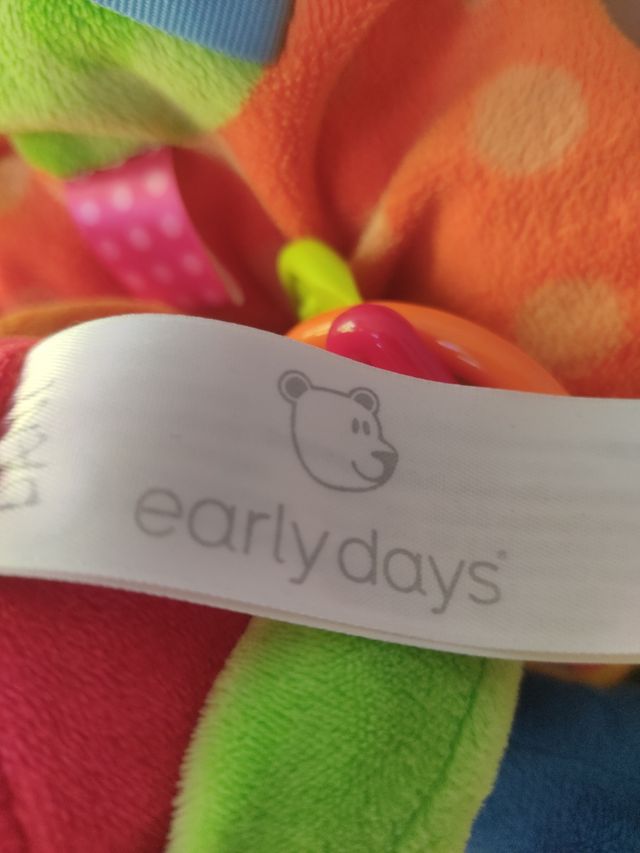 Lote peluches, manopla títeres, teléfono móvil....