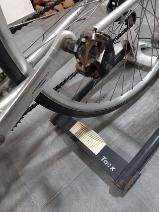 Rodillo con bicicleta
