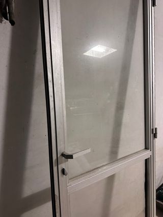 Puerta de aluminio