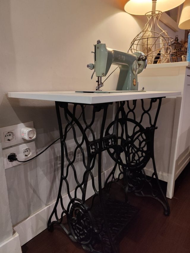 Maquina coser Alfa con pie