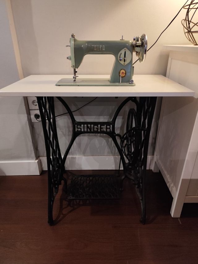 Maquina coser Alfa con pie
