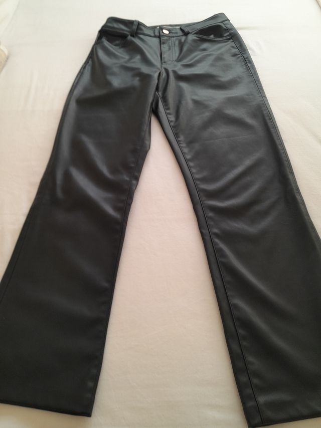 Pantalón efecto piel Zara