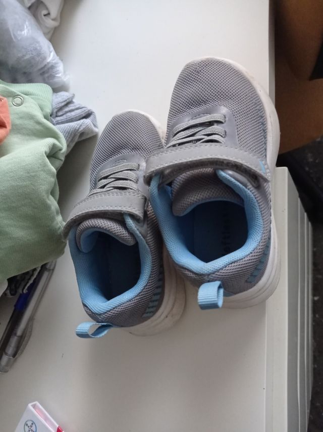 Zapatillas niño talla 26 y 28
