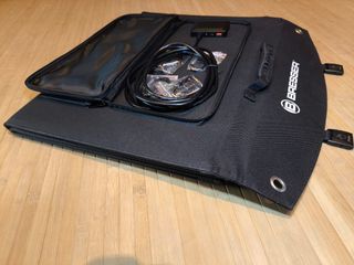Batería Portátil +Cargador Solar BRESSER