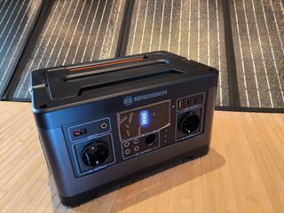 Batería Portátil +Cargador Solar BRESSER