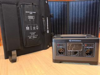 Batería Portátil +Cargador Solar BRESSER