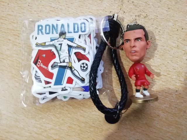 Cristiano Ronaldo lote figura y pegatinas nuevo