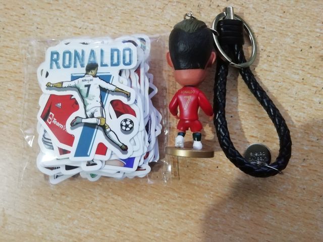 Cristiano Ronaldo lote figura y pegatinas nuevo