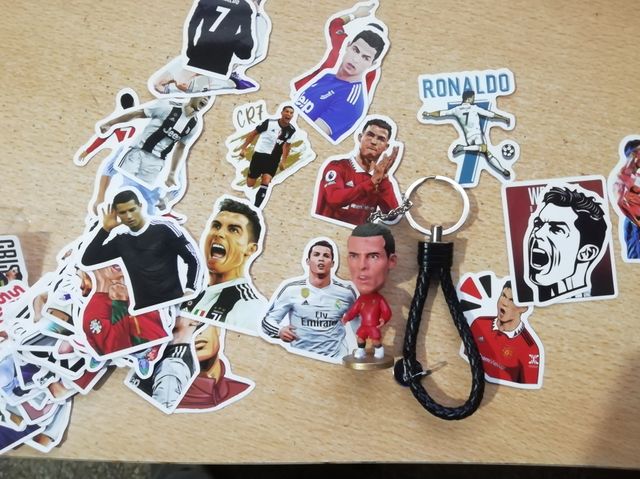 Cristiano Ronaldo lote figura y pegatinas nuevo