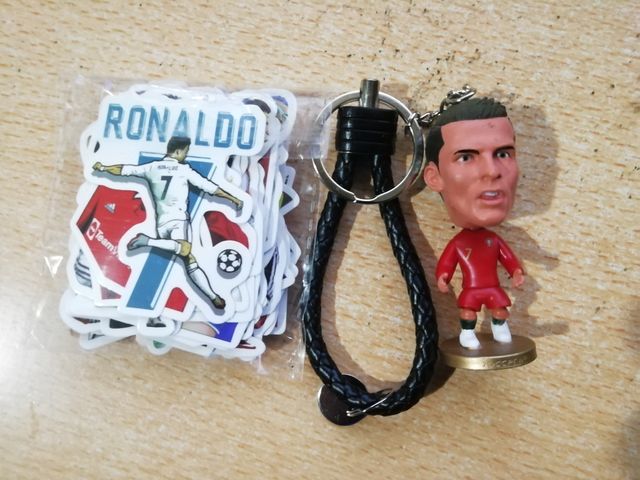 Cristiano Ronaldo lote figura y pegatinas nuevo