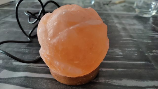 Lampara de sal ,forma de flor