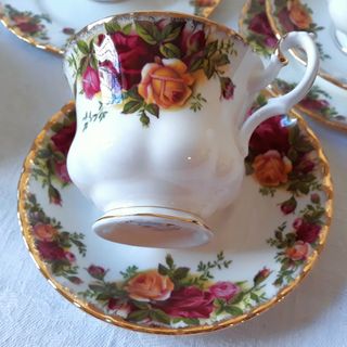 Taza + platillo Royal Albert Rosas de campo