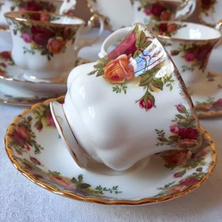 Taza + platillo Royal Albert Rosas de campo