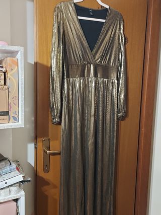 Vestito dorato con maniche lunghe