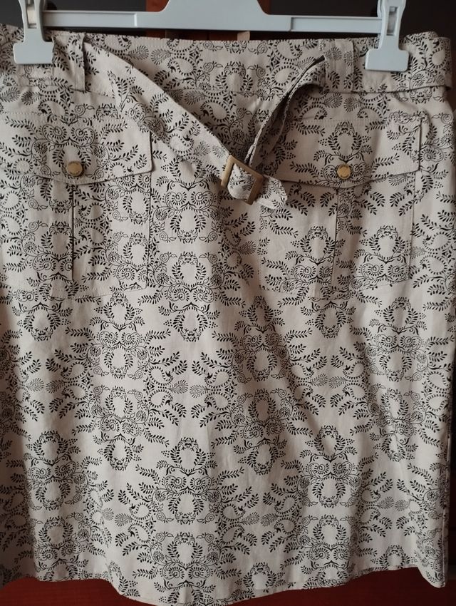 Faldas cuarenta y dos cuarenta y cuatro